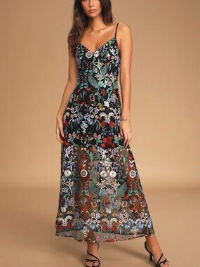 Lulus Avant Garden Black Floral Embroidered Maxi Dress - M